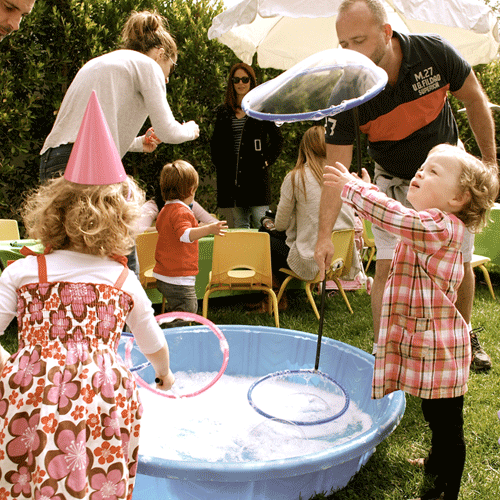 best-bubble-parties-outdoors-touching-bubbles